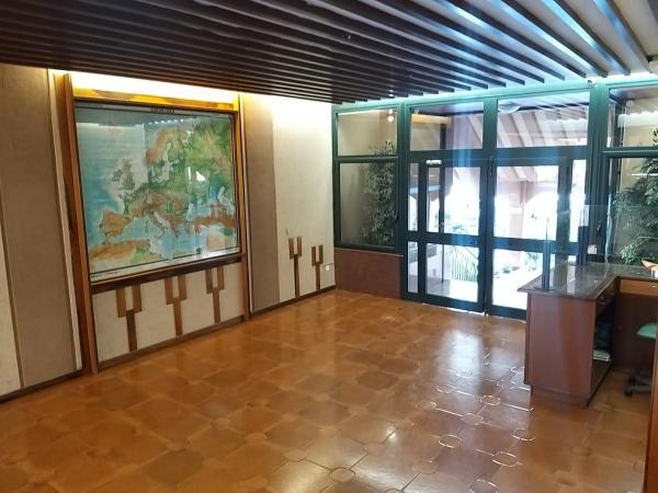 COD.0000000679 - 7 vani + 3 servizi (240mq)